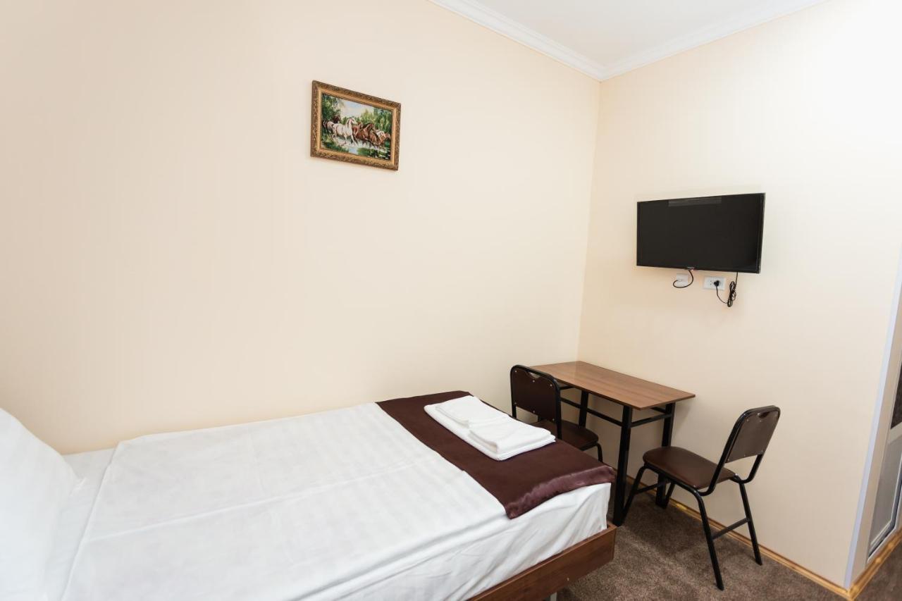 Orom Hotel Fergana Eksteriør bilde